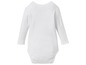 Ein weißer Babybody mit langen Ärmeln.