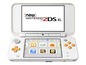 Eine weiße New Nintendo 2DS XL Handheld-Konsole.