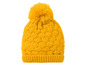 Gelbe Strickmütze mit Bommel.