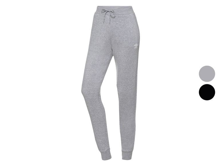 Graue Jogginghose mit Umbro-Logo.