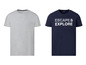 Zwei T-Shirts, eines grau und eines dunkelblau mit dem Aufdruck 'Escape & Explore' von Livery.