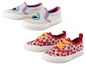 Zwei Paar Sesame Street Kinderschuhe: Slip-ons mit Elmo und Schnürschuhe mit Cookie Monster.