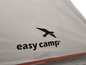 Ein graues Zelt mit Wassertropfen, die Marke Easy Camp ist sichtbar.