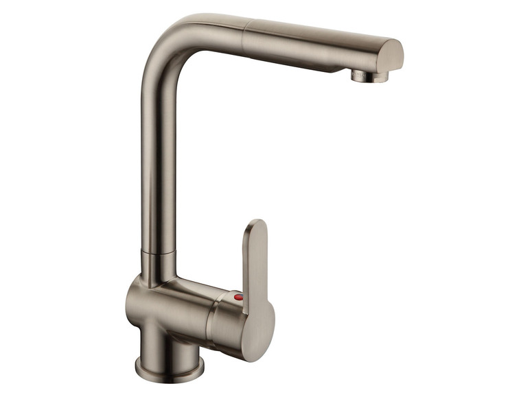 Eine moderne, gebogene Küchenarmatur in Silber.