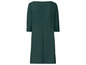 Ein dunkelgrünes Kleid mit Dreiviertelärmeln.