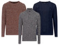 Drei Strickpullover für Herren, darunter ein blauer Pullover mit Zopfmuster.
