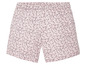 Rosa Shorts mit Blumenmuster.