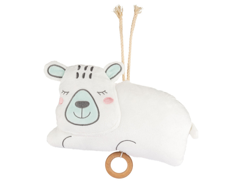 Ein weißer Plüschbär mit einem Holzring.