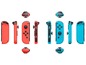Rote und blaue Nintendo Switch Joy-Con Controller aus verschiedenen Perspektiven.
