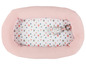 Rosa Baby-Nest mit einem Eulen-Spielzeug und einem Punkte-Muster.