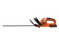 Eine orangefarbene Black+Decker Heckenschere mit Lithium-Ionen-Akku.