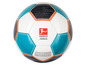 Ein weißer Fußball mit blauen und orangefarbenen Panels, mit dem Bundesliga-Logo.