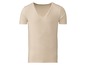 Ein beiges T-Shirt mit kurzen Ärmeln und V-Ausschnitt.
