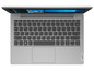 Ein silberner Lenovo Laptop mit offenem Display, Tastatur und Touchpad.