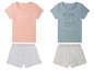 Zwei Damen-Pyjamas mit T-Shirts und Shorts.