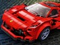 Ein roter Lego Ferrari Sportwagen.