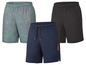 Drei Shorts: Tarnmuster, dunkelblau und schwarz.