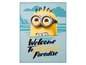 Minions-Teppich mit einem Minion auf blauem Hintergrund.