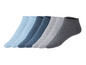 Ein Set aus acht Socken in verschiedenen Farben, darunter Grau und Blau.