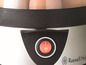 Ein silbernes Russell Hobbs Eierkochgerät mit einem roten Ein-/Ausschalter.