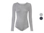 Ein grauer Body mit langen Ärmeln und Rundhalsausschnitt.