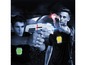 Zwei Jungen spielen Lasertag mit LaserX-Blastern und Westen.