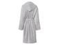 Ein grauer Bademantel mit Kapuze.