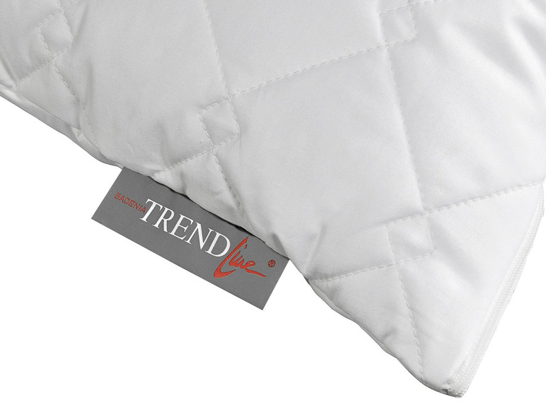 Weißes Trendline Kissen mit Steppung in Karomuster