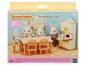 Sylvanian Families Esszimmer-Set mit Möbeln, Stühlen und Figuren.