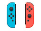Zwei blaue und rote Nintendo Switch Joy-Con-Controller.