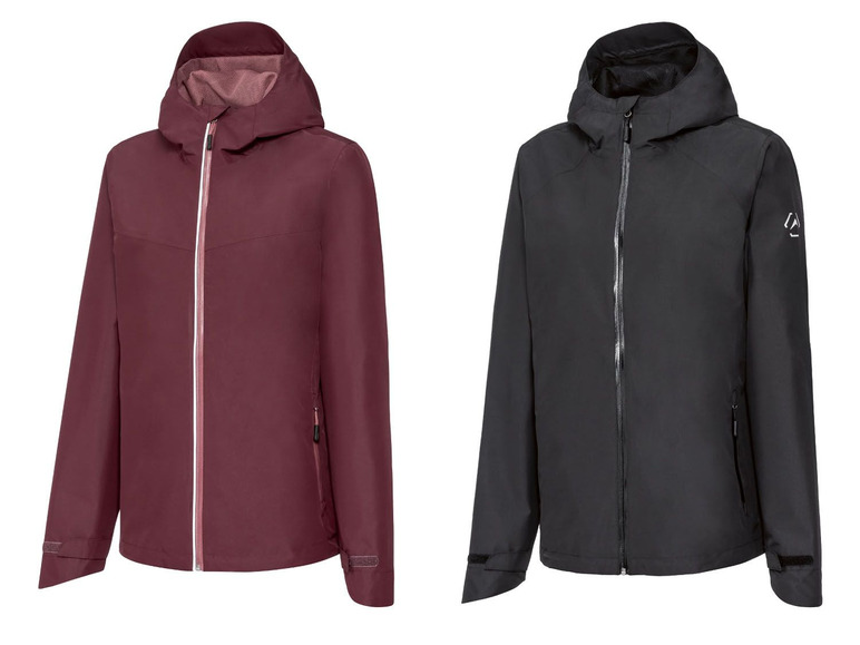 Zwei Regenjacken mit Kapuze, eine dunkelrote und eine schwarze.
