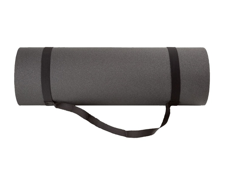 Eine graue Isomatte mit Trageriemen.