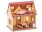 Ein Sylvanian Families Haus mit Schlafzimmer, Küche und einem Kaninchen