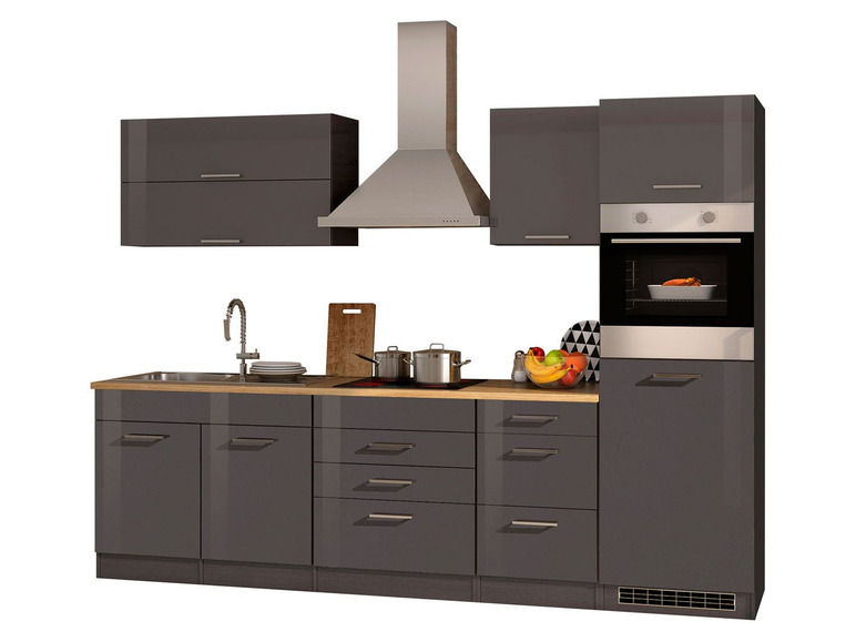 Eine Küche mit Backofen, Spüle, Herd und Schränken