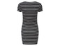 Ein schwarz-weiß gestreiftes Kleid mit kurzen Ärmeln.