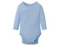 Ein hellblauer Baby-Body mit langen Ärmeln.
