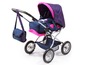 Ein rosa-blauer Puppenwagen mit Herzchenmuster.