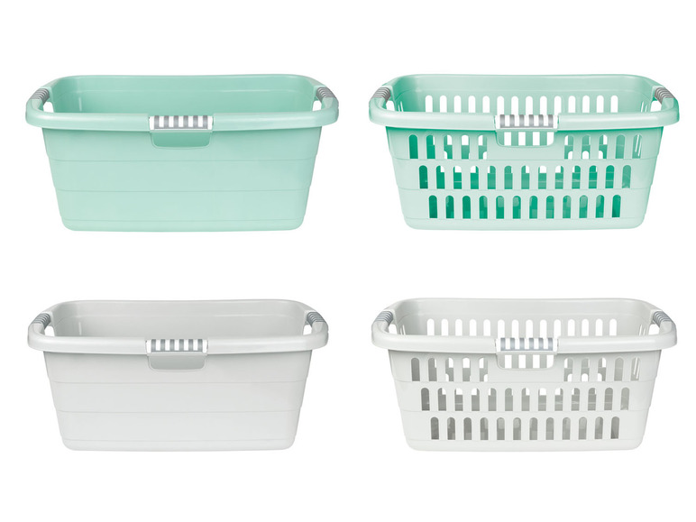 Vier Wäschekörbe, zwei mit gelochtem Boden und zwei mit geschlossenem Boden.