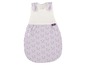 Ein lila Schlafsack mit Katzenmuster der Marke 'Tribuna't'and'.