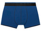 Blaue Boxershorts mit schwarzem elastischem Bund.