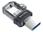 Ein SanDisk USB-Stick mit Micro-USB- und USB-C-Anschluss.