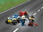 Lego Polizeiauto, Motorrad und Minifiguren auf einer Straße.