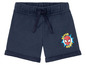 Dunkelblaue Shorts mit einem Spiderman-Aufdruck.