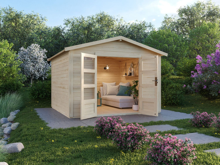 Ein Holz-Gartenhaus mit einer Bank und Glastüren.