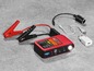 Ein roter Ultimate Speed UMA-7000 A1 Starthilfe-Booster mit Kabeln und Zubehör.