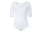 Weißer Body mit Spitzenärmeln.