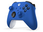 Blauer Xbox-Controller mit weißen Akzenten.