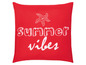 Rotes Kissen mit dem Schriftzug 'Summer vibes' und einem Stern