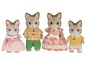 Eine Calico Critters Familie mit Katzen in verschiedenen Outfits.