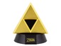 Eine goldene Zelda Triforce-Figur auf einem schwarzen Sockel.